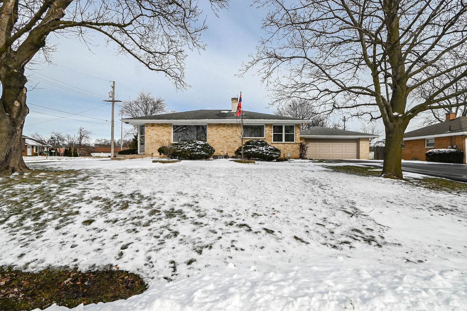 3877 Grandview Avenue, Gurnee, IL 60031