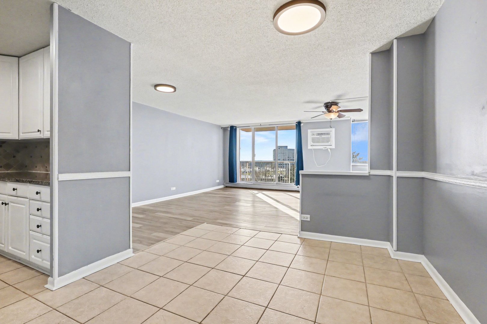 2201 S Highland Avenue #4L, Lombard, IL 60148