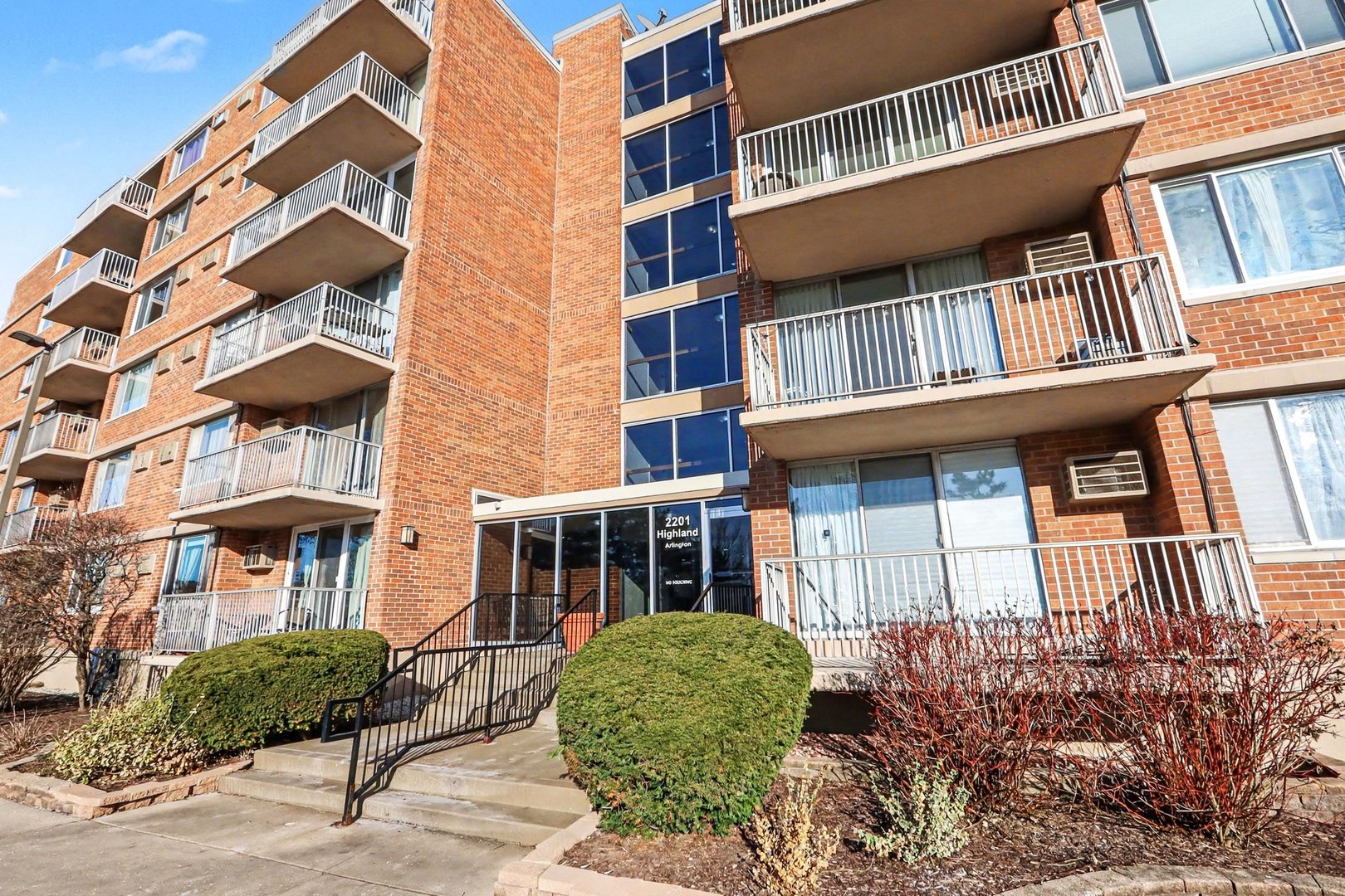 2201 S Highland Avenue #4L, Lombard, IL 60148