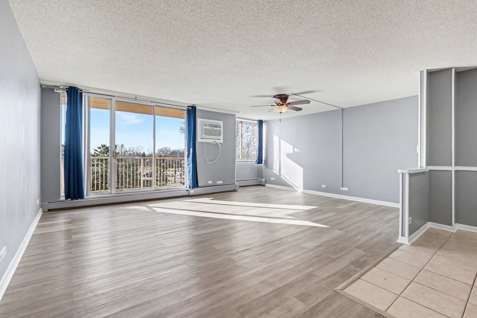 2201 S Highland Avenue #4L, Lombard, IL 60148