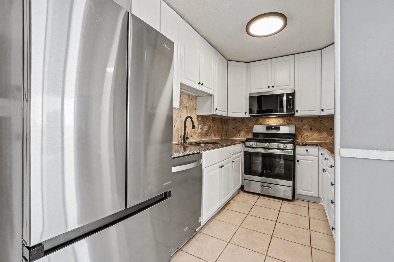 2201 S Highland Avenue #4L, Lombard, IL 60148