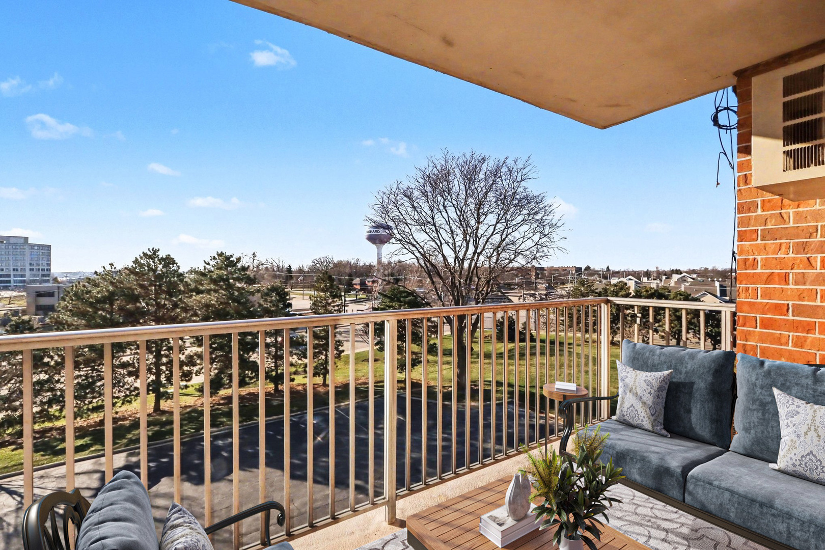 2201 S Highland Avenue #4L, Lombard, IL 60148