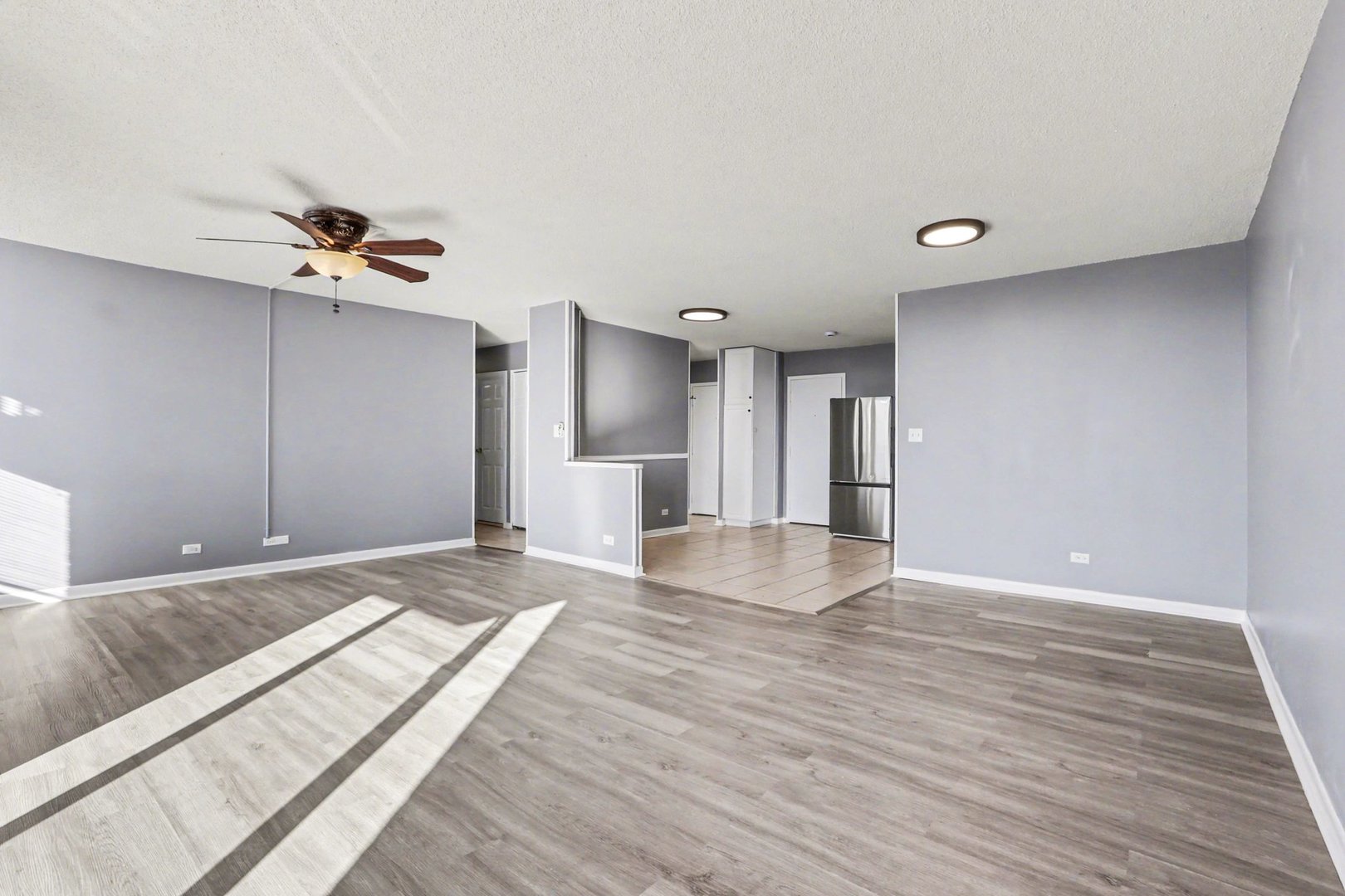 2201 S Highland Avenue #4L, Lombard, IL 60148