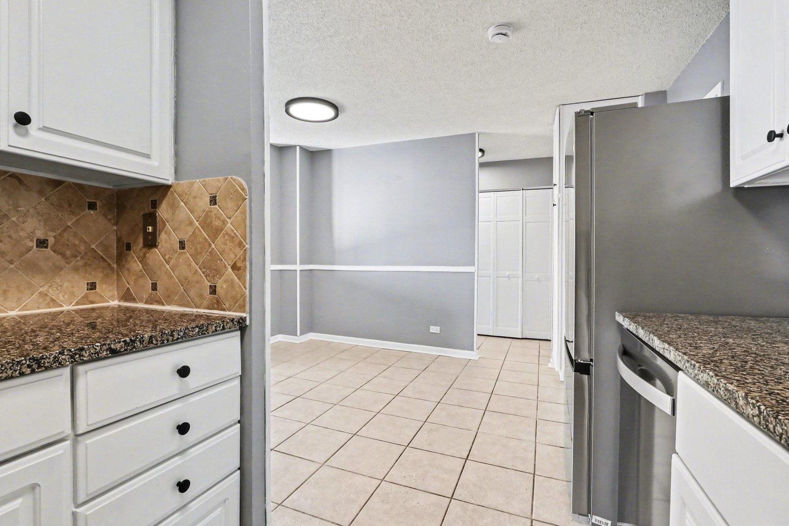 2201 S Highland Avenue #4L, Lombard, IL 60148