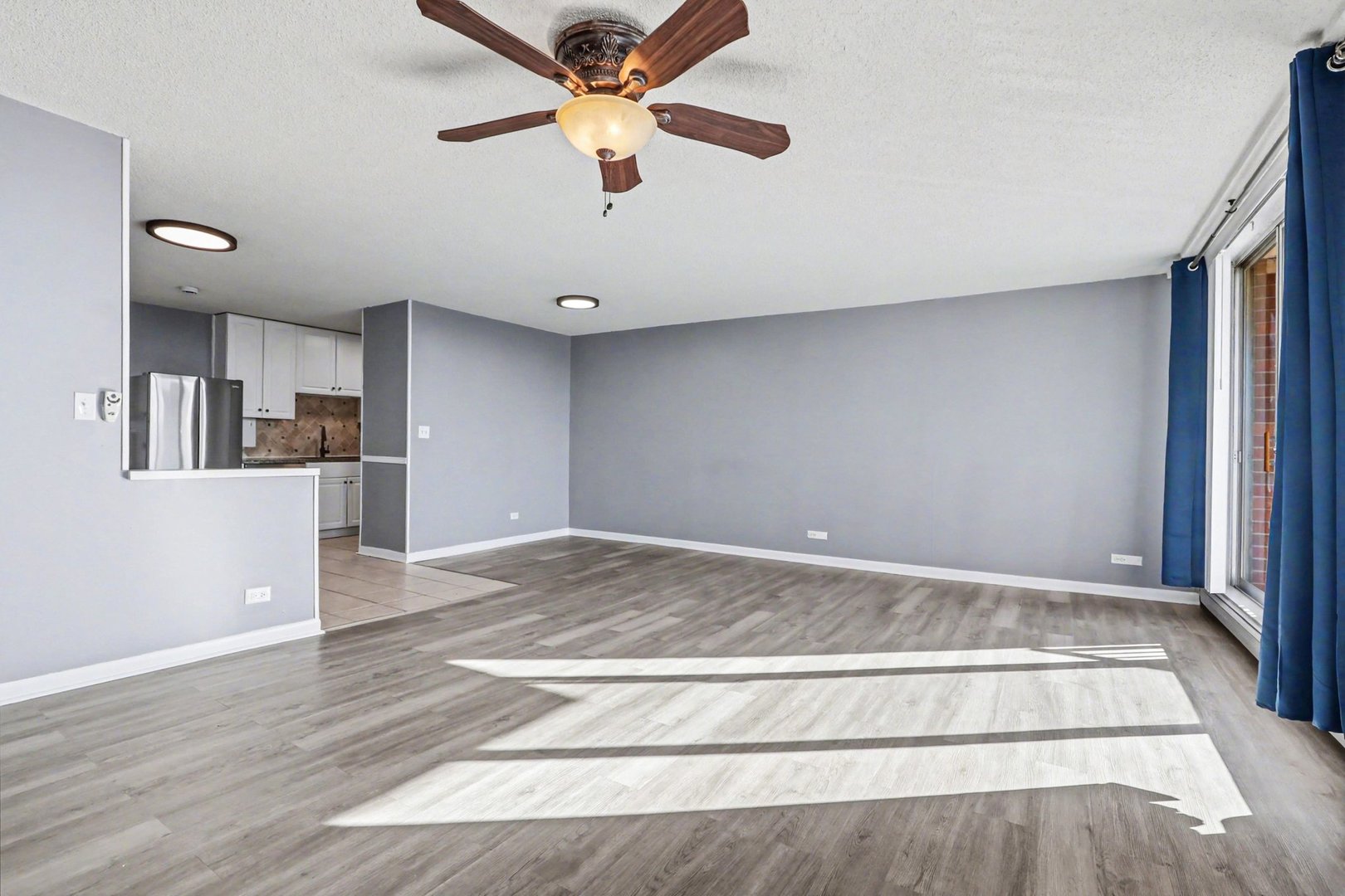 2201 S Highland Avenue #4L, Lombard, IL 60148