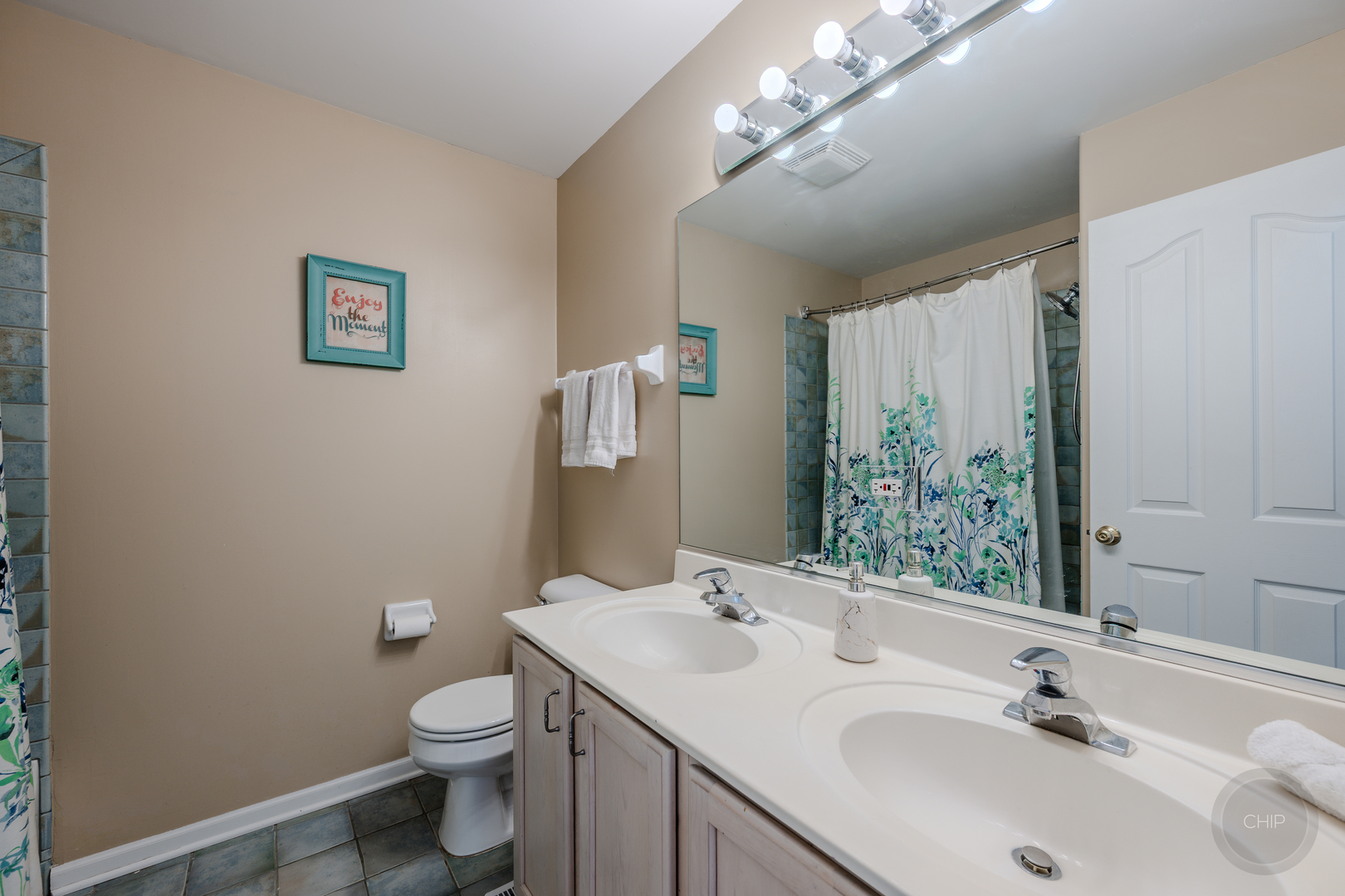 2805 Clara Avenue, Aurora, IL 60502