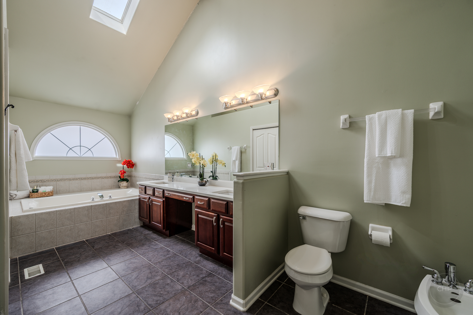 2805 Clara Avenue, Aurora, IL 60502