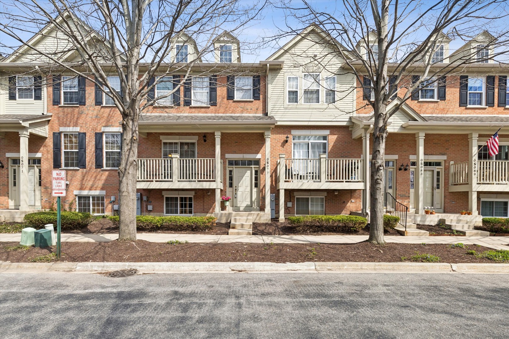 77 Lee Court, Winfield, IL 60190