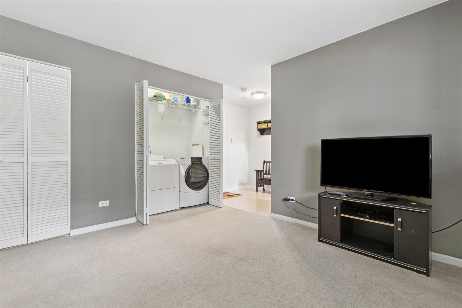 77 Lee Court, Winfield, IL 60190