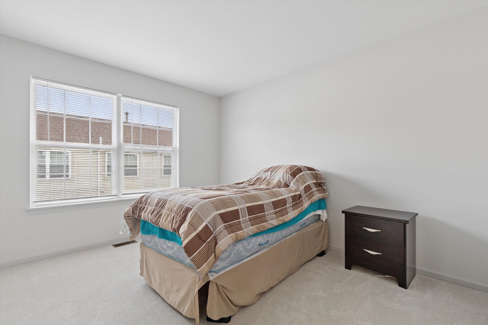 77 Lee Court, Winfield, IL 60190