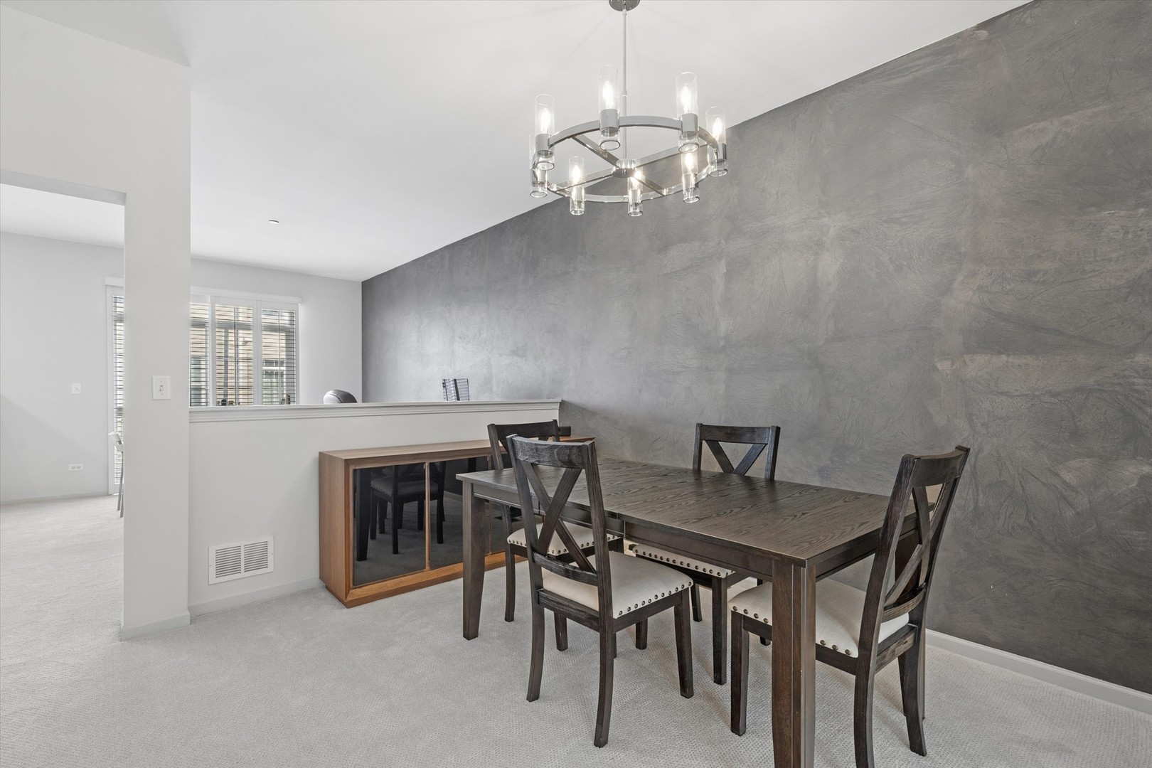 77 Lee Court, Winfield, IL 60190