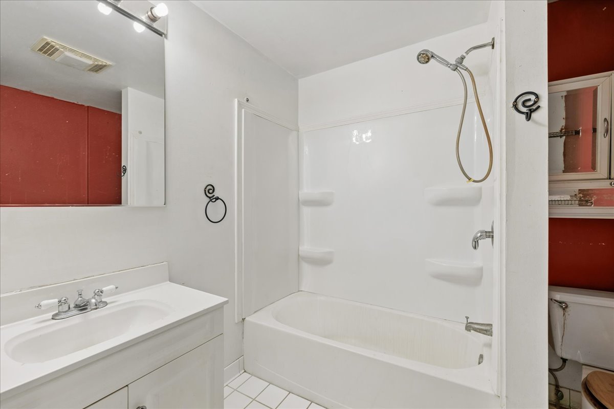 338 College Avenue, Winthrop Harbor, IL 60096