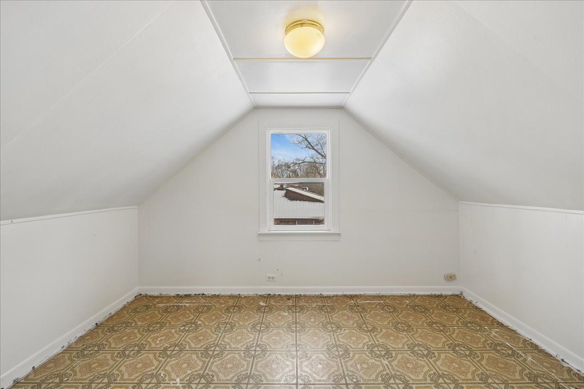 338 College Avenue, Winthrop Harbor, IL 60096