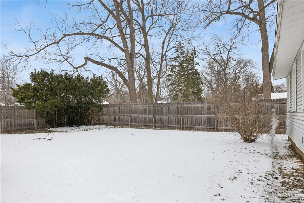 338 College Avenue, Winthrop Harbor, IL 60096