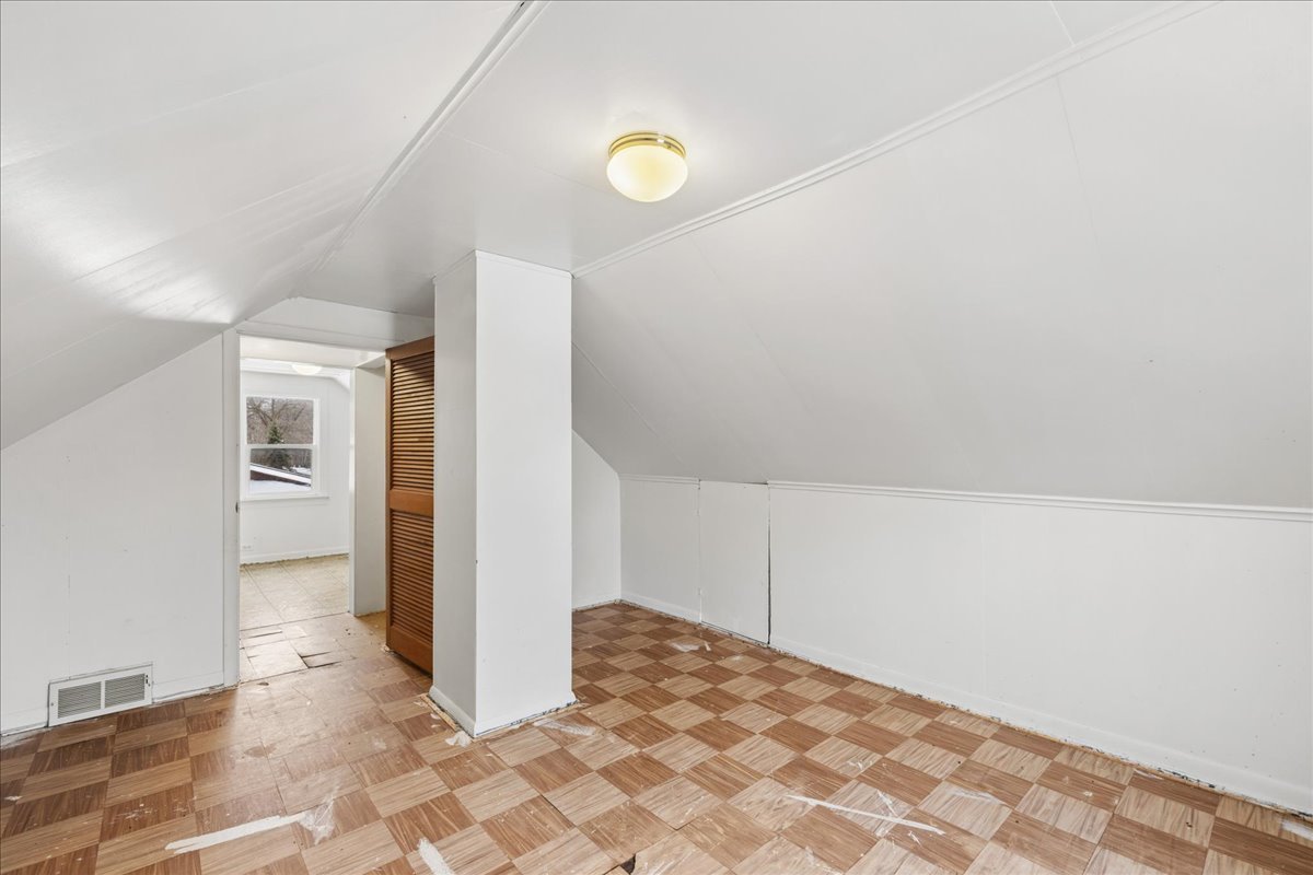 338 College Avenue, Winthrop Harbor, IL 60096