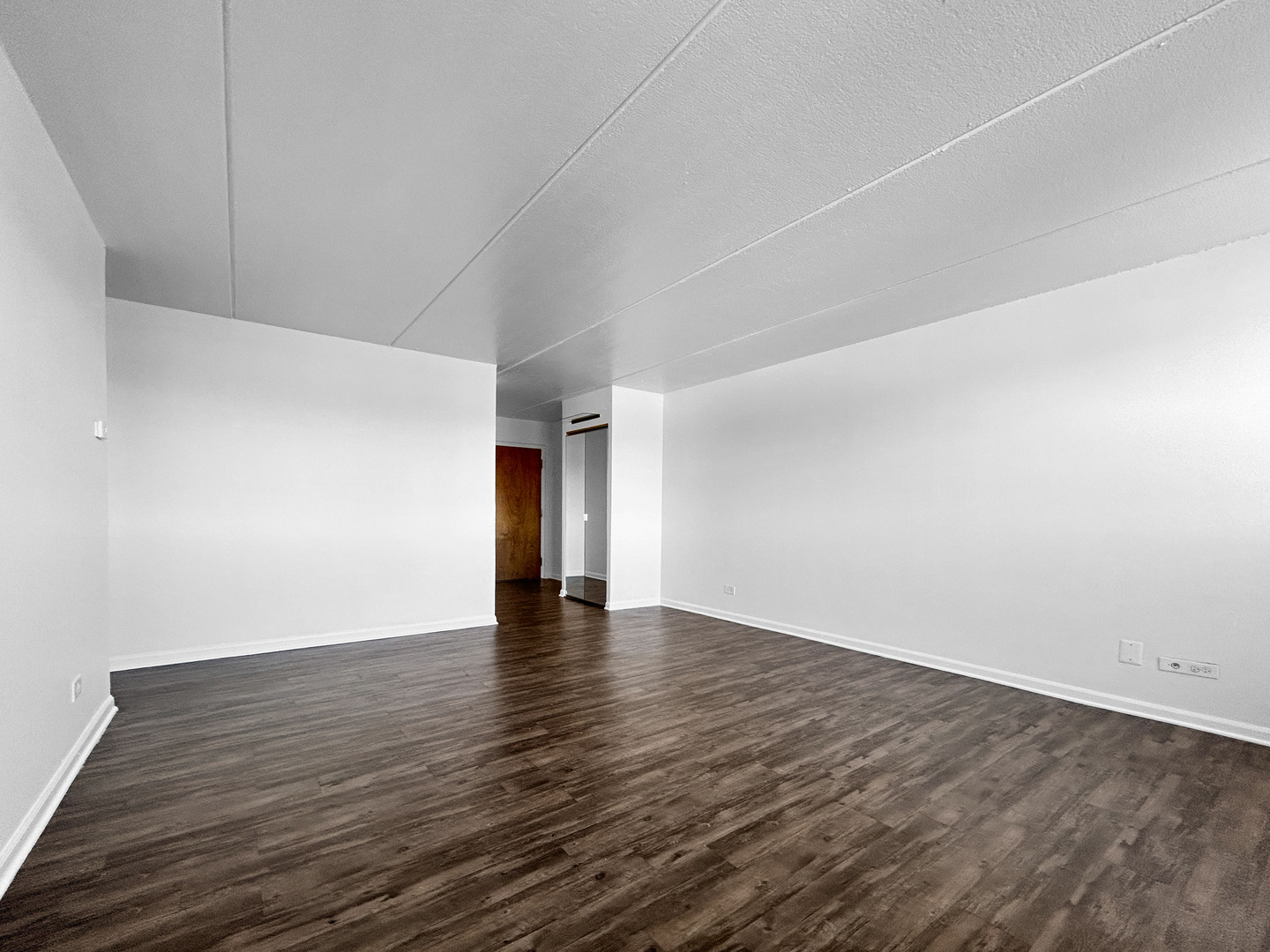 5011 Valley Lane #401, Streamwood, IL 60107