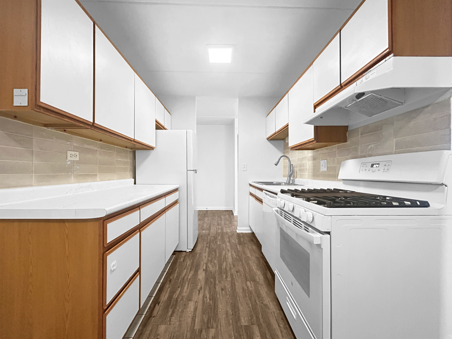 5011 Valley Lane #401, Streamwood, IL 60107