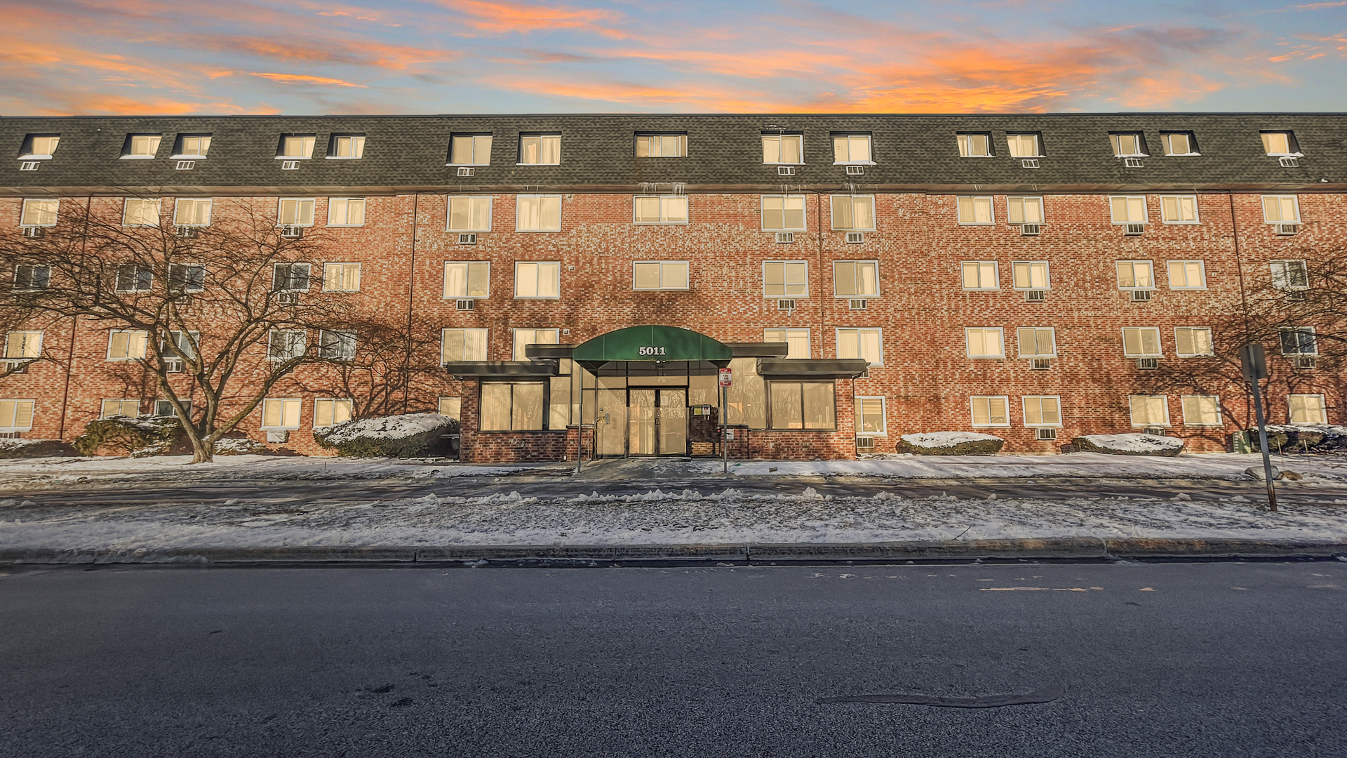 5011 Valley Lane #401, Streamwood, IL 60107