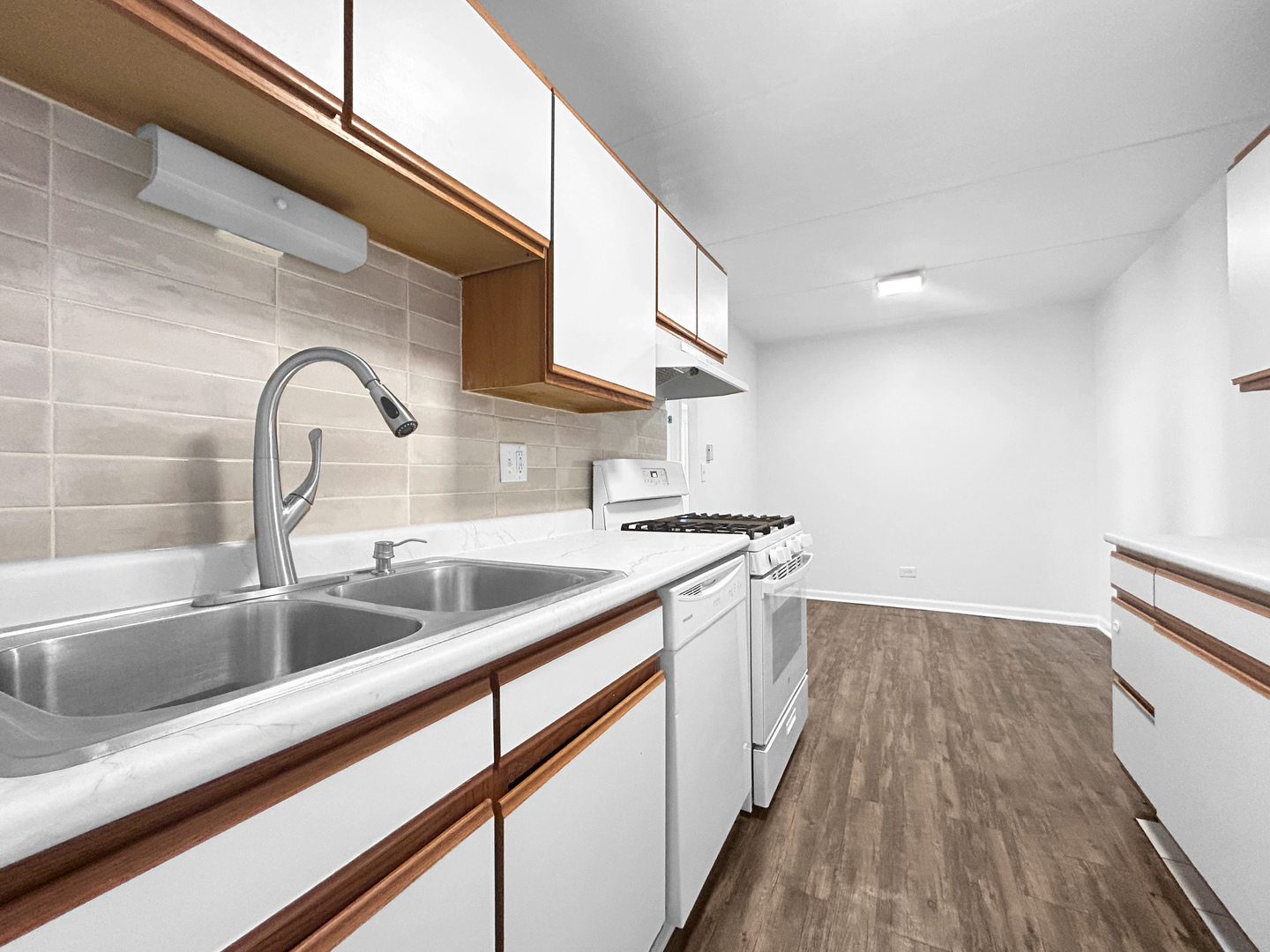 5011 Valley Lane #401, Streamwood, IL 60107