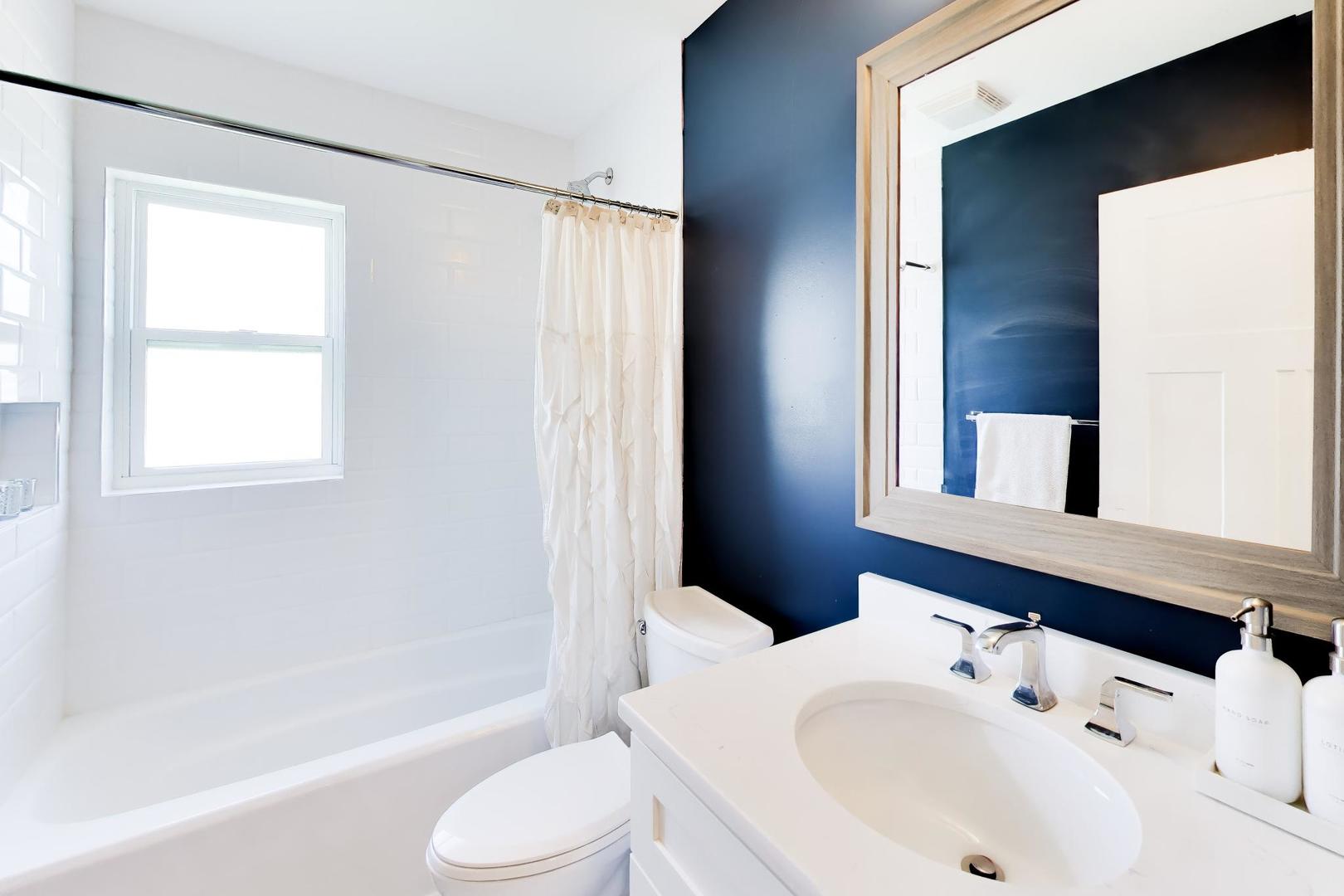 339 N Emroy Avenue, Elmhurst, IL 60126