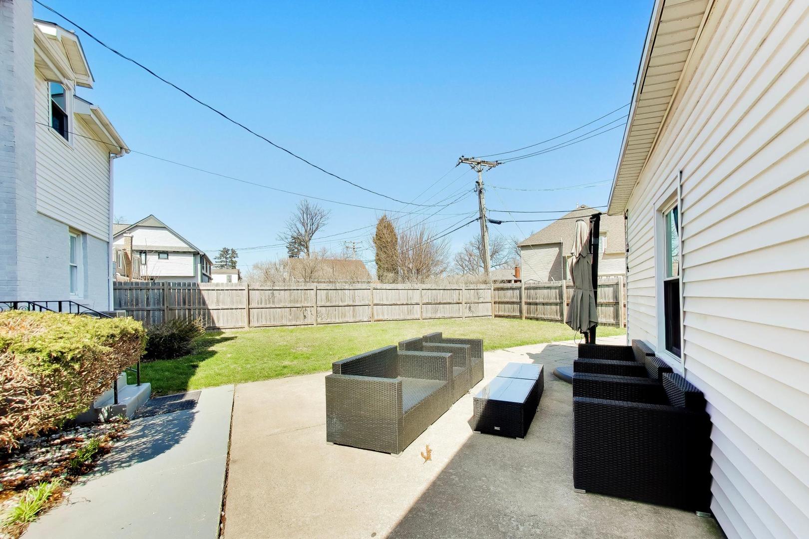 339 N Emroy Avenue, Elmhurst, IL 60126