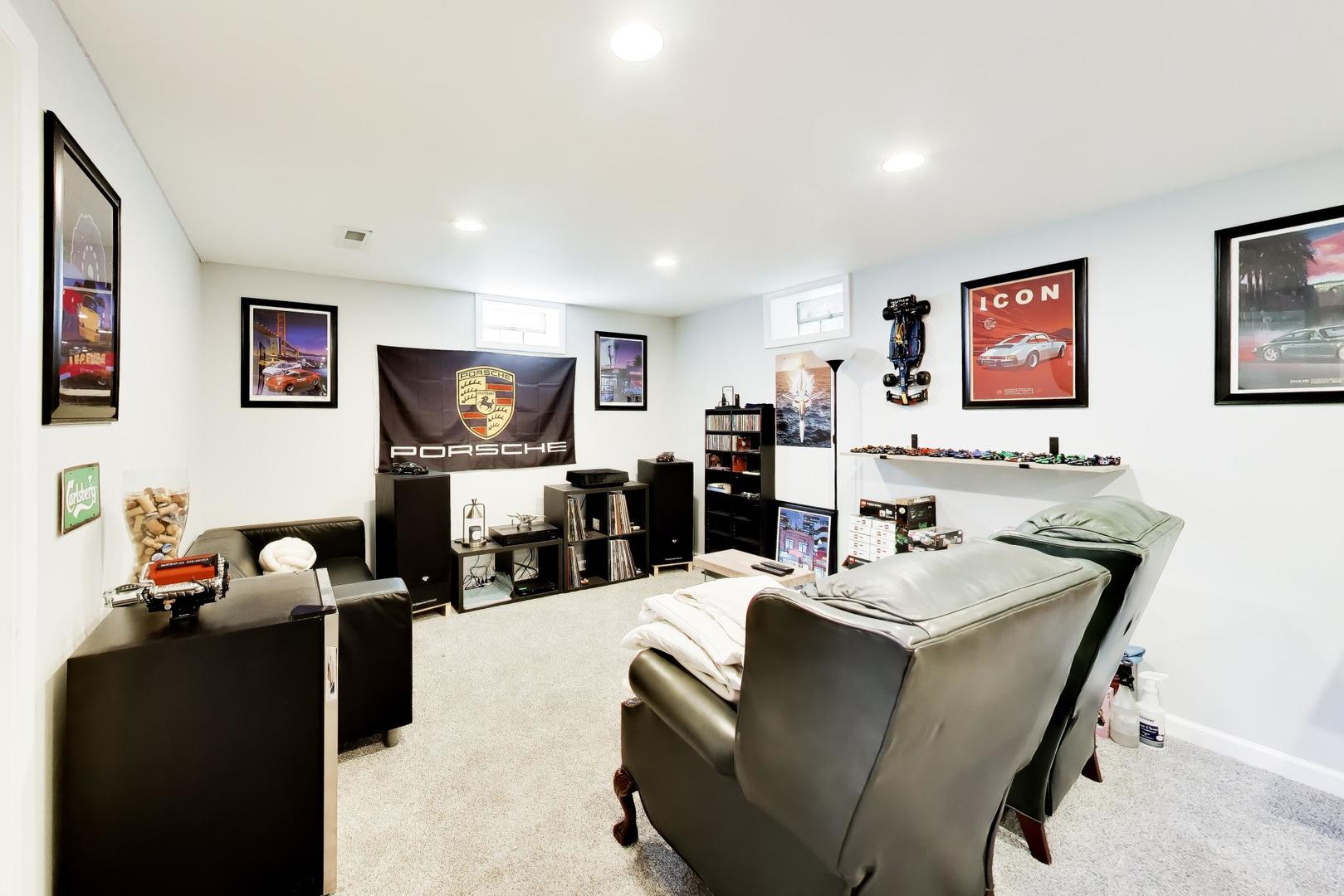 339 N Emroy Avenue, Elmhurst, IL 60126