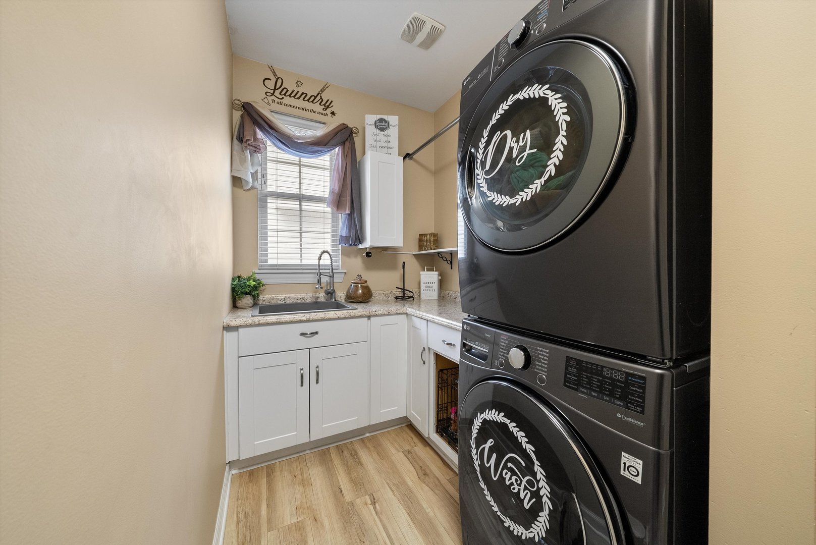 443 Glover Drive, North Aurora, IL 60542