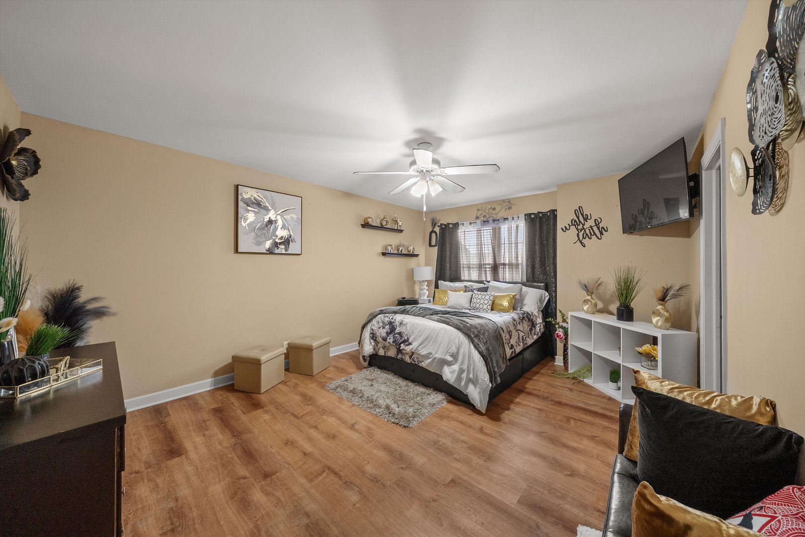 443 Glover Drive, North Aurora, IL 60542