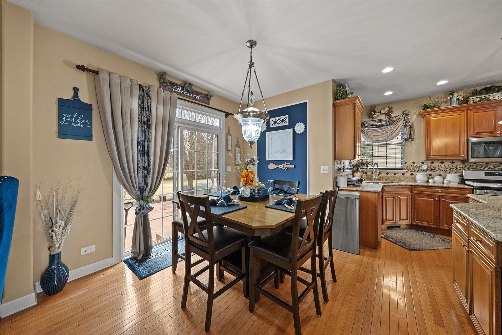 443 Glover Drive, North Aurora, IL 60542