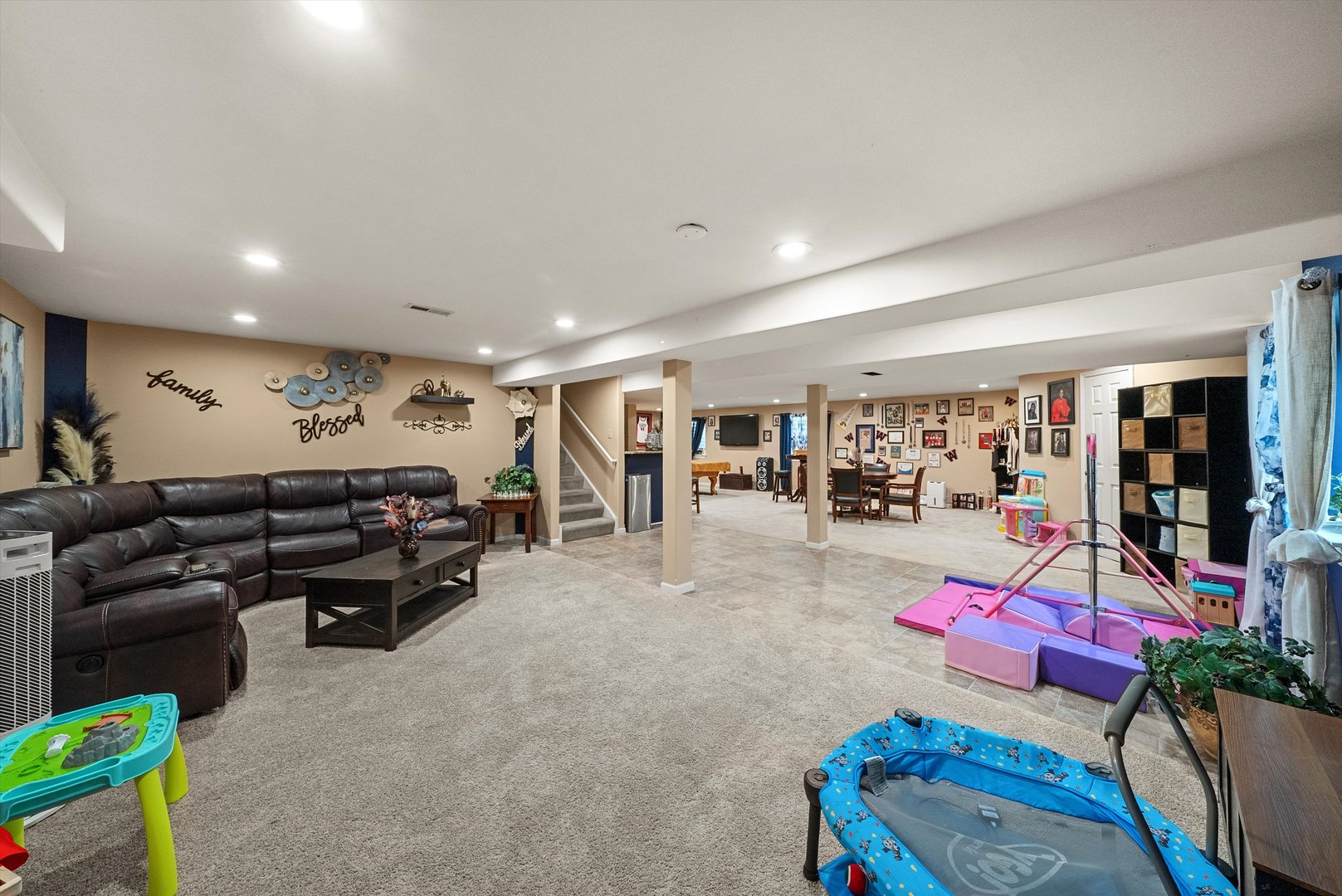 443 Glover Drive, North Aurora, IL 60542