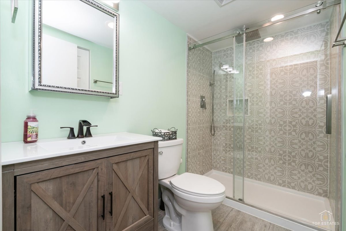 114 N Salem Avenue, Arlington Heights, IL 60005