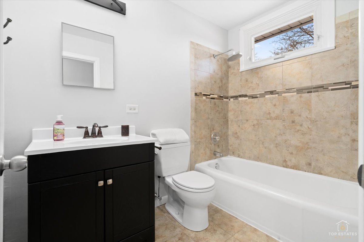 114 N Salem Avenue, Arlington Heights, IL 60005