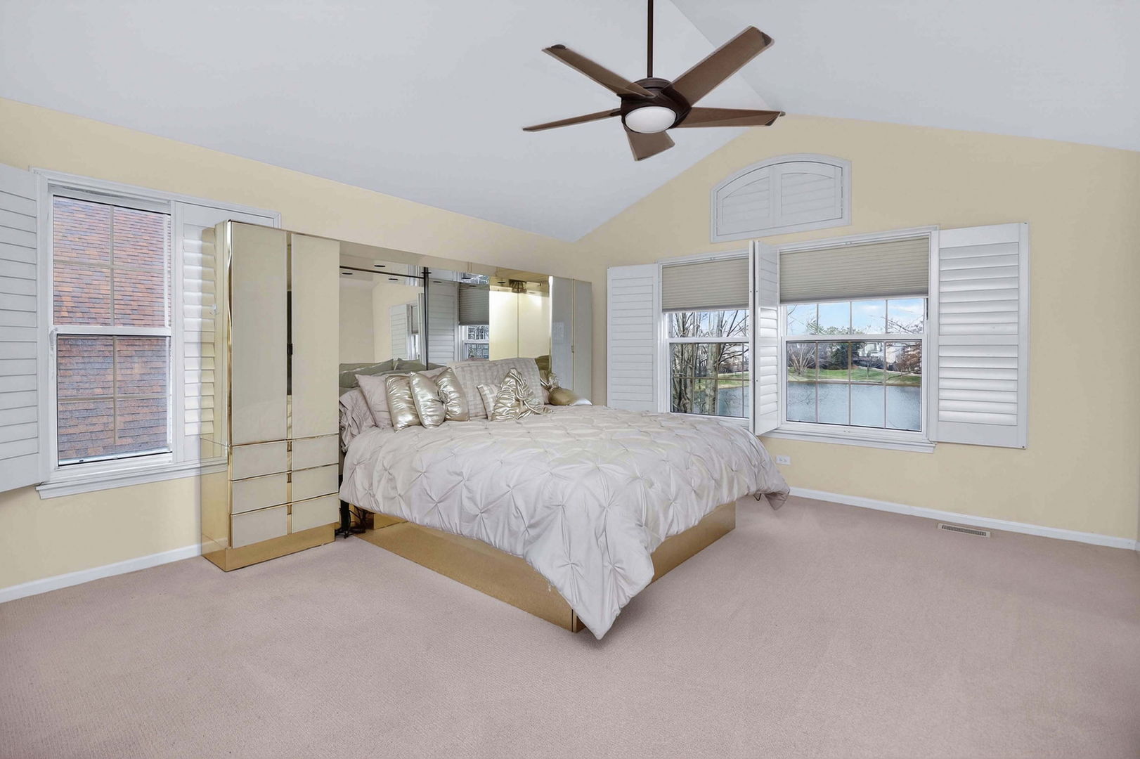 1108 Oxford Court, Oakbrook Terrace, IL 60181