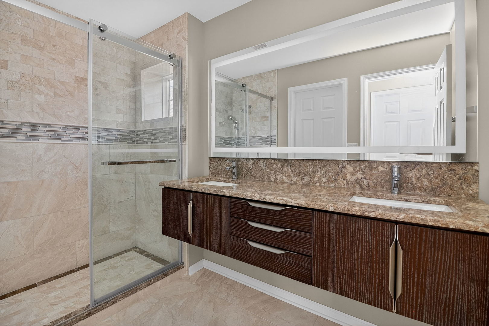 1108 Oxford Court, Oakbrook Terrace, IL 60181