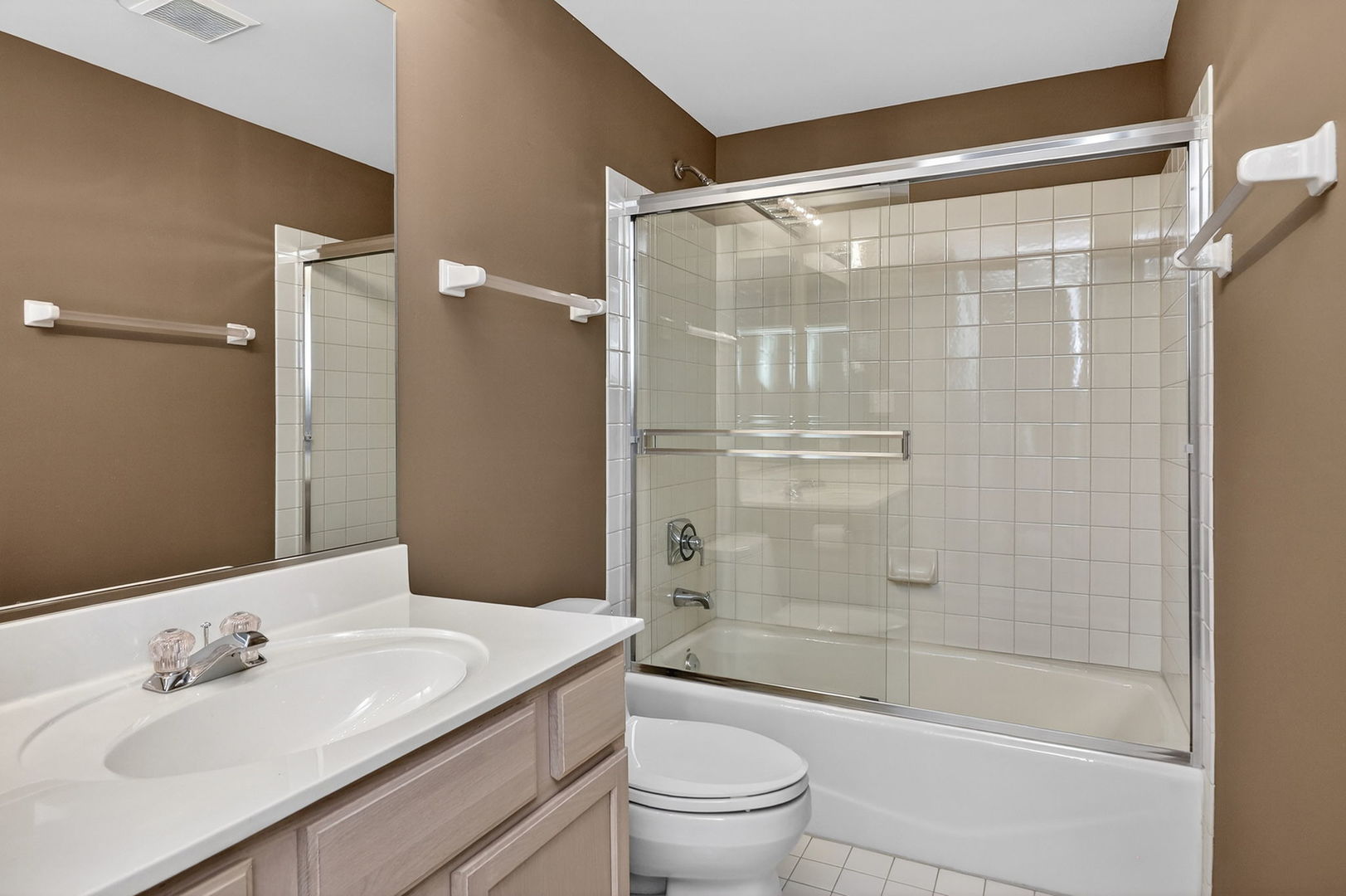 1108 Oxford Court, Oakbrook Terrace, IL 60181