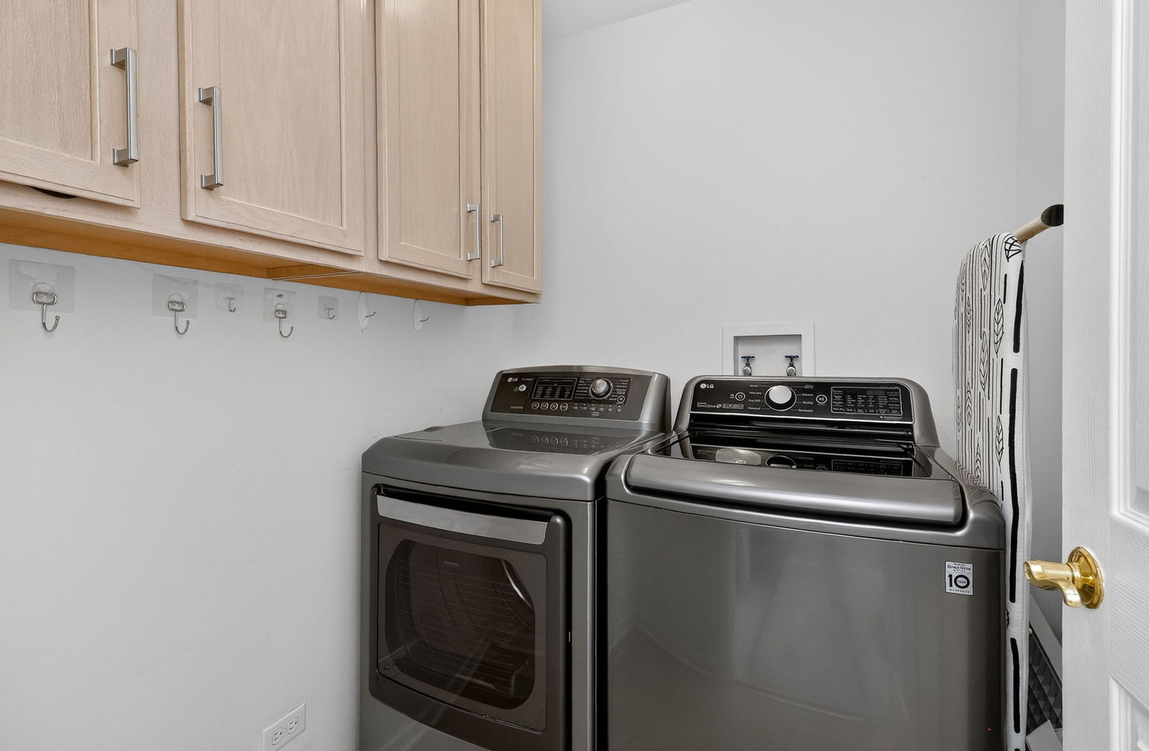 1108 Oxford Court, Oakbrook Terrace, IL 60181