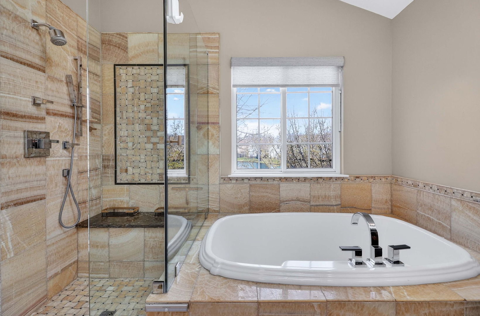 1108 Oxford Court, Oakbrook Terrace, IL 60181