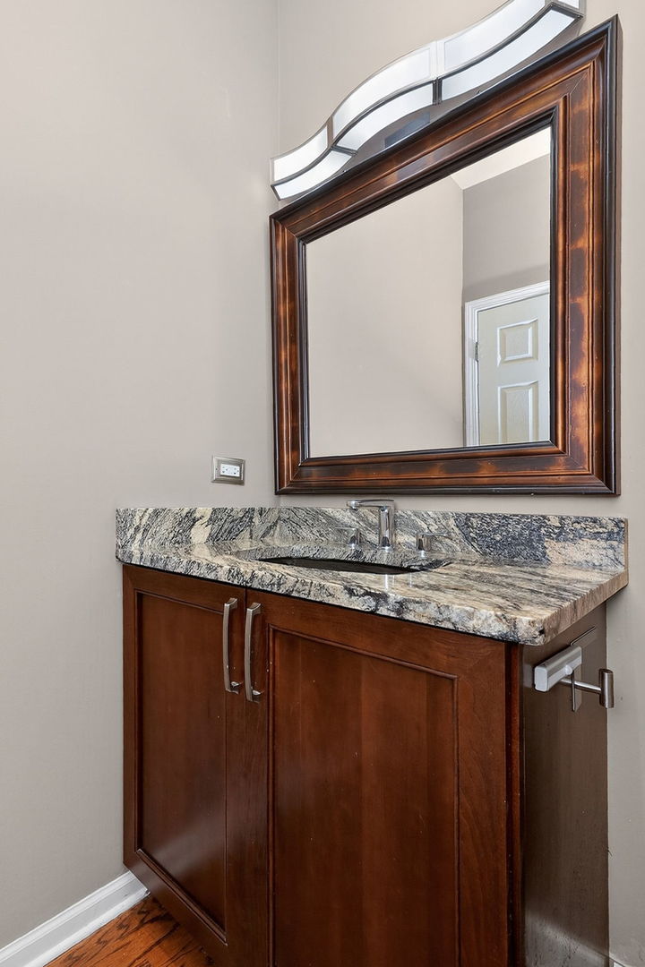 1108 Oxford Court, Oakbrook Terrace, IL 60181