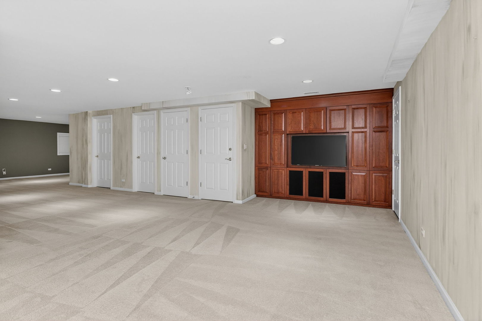 1108 Oxford Court, Oakbrook Terrace, IL 60181