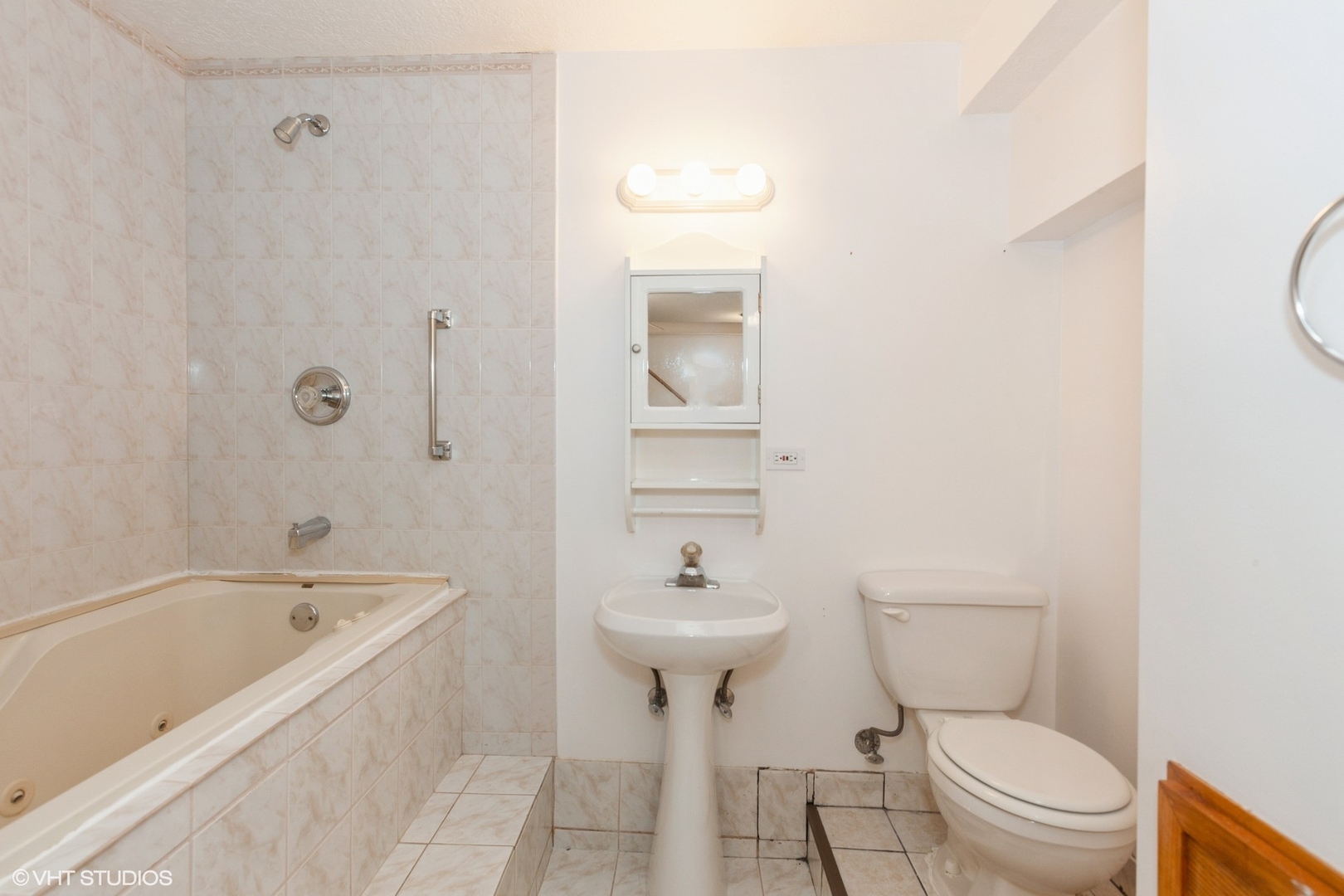 8885 Dryden Street, Woodridge, IL 60517