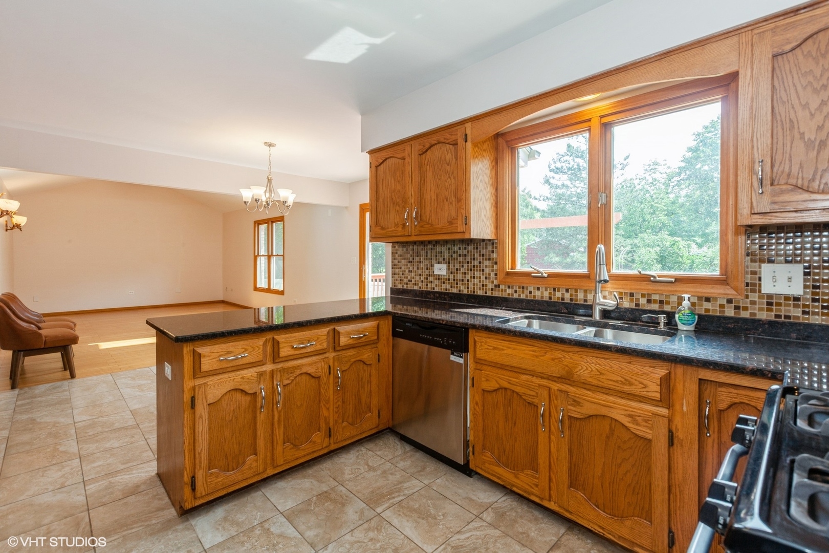 8885 Dryden Street, Woodridge, IL 60517