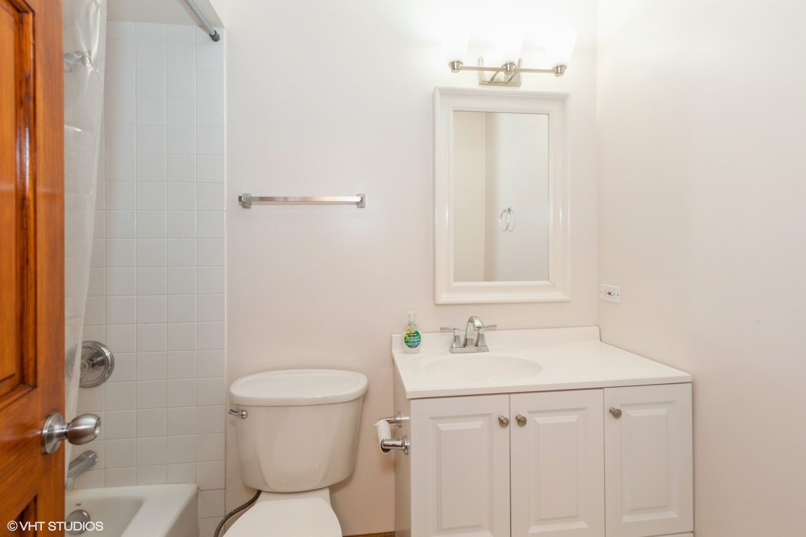 8885 Dryden Street, Woodridge, IL 60517