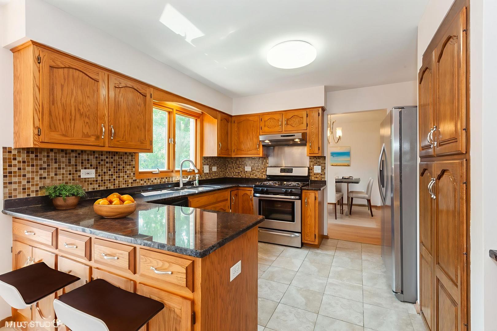 8885 Dryden Street, Woodridge, IL 60517