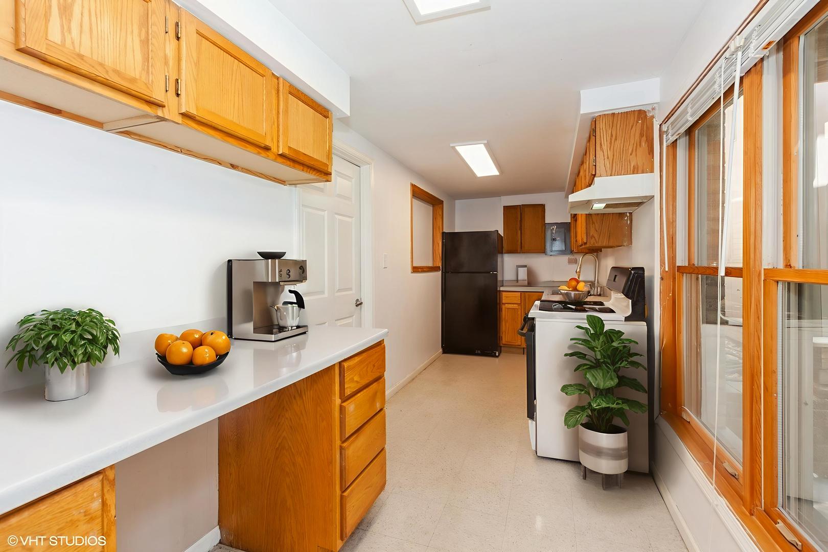 8885 Dryden Street, Woodridge, IL 60517