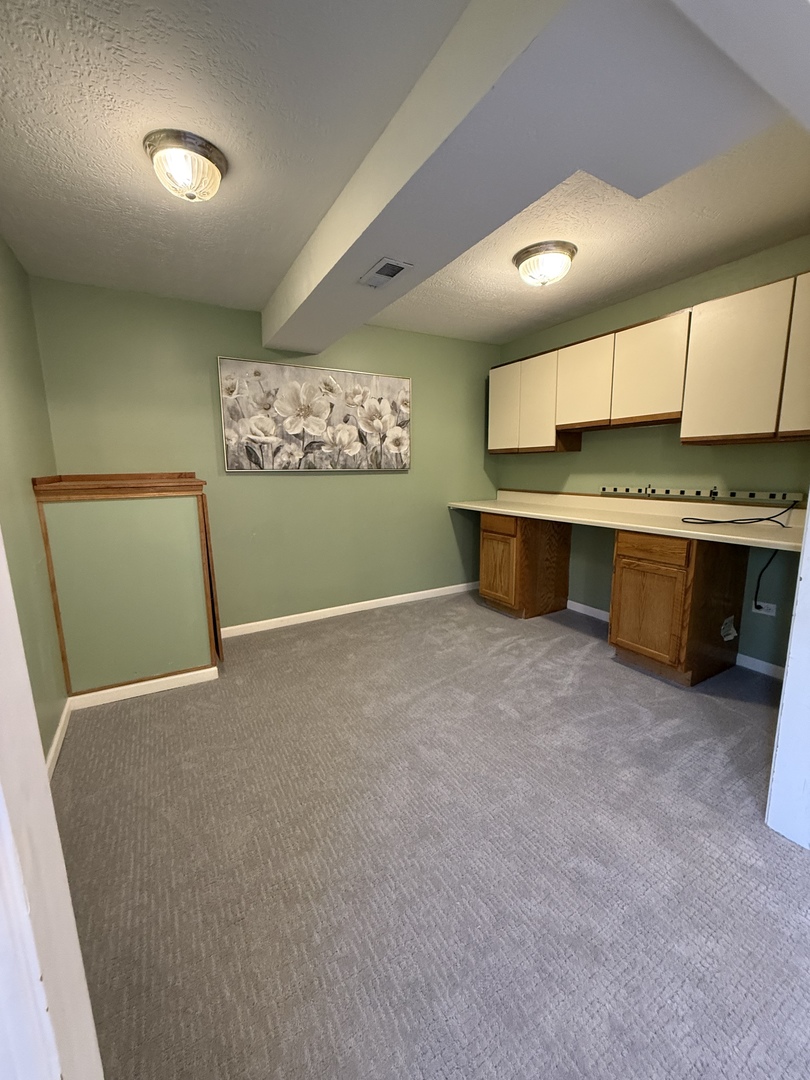 8885 Dryden Street, Woodridge, IL 60517