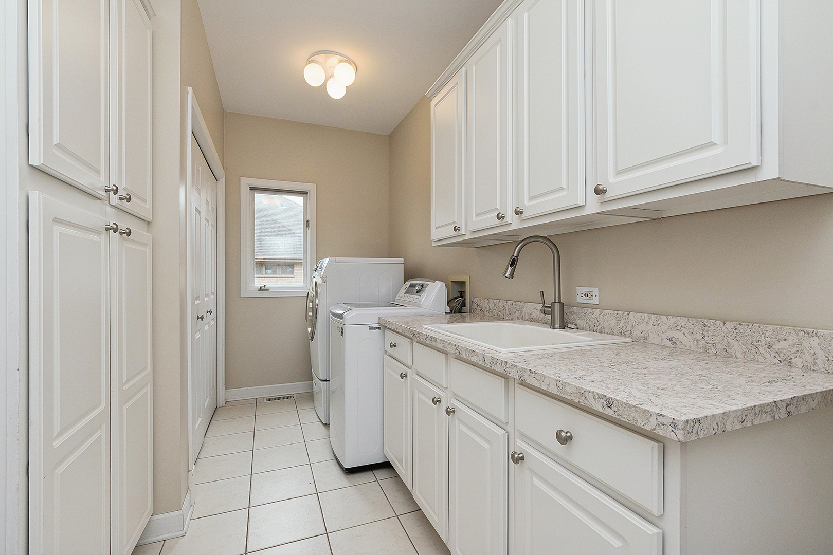 1396 Notre Dame Drive, Lemont, IL 60439