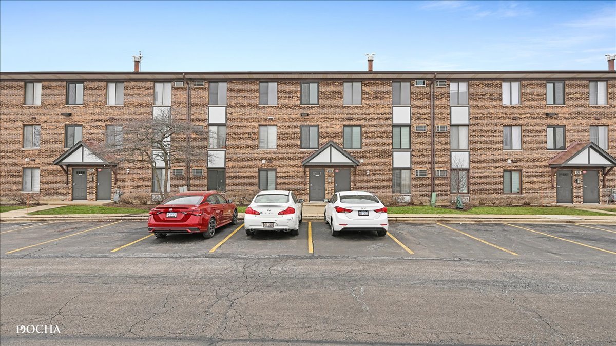 201 Gregory Street #15, Aurora, IL 60504