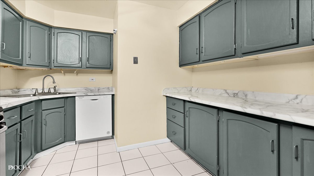 201 Gregory Street #15, Aurora, IL 60504