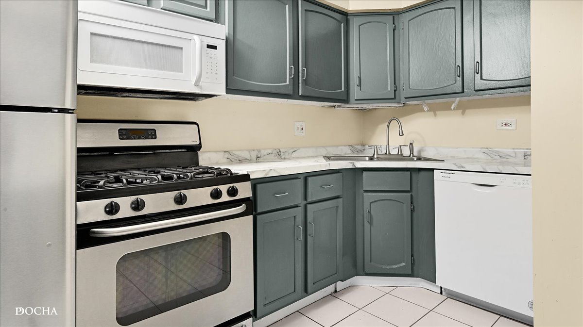 201 Gregory Street #15, Aurora, IL 60504