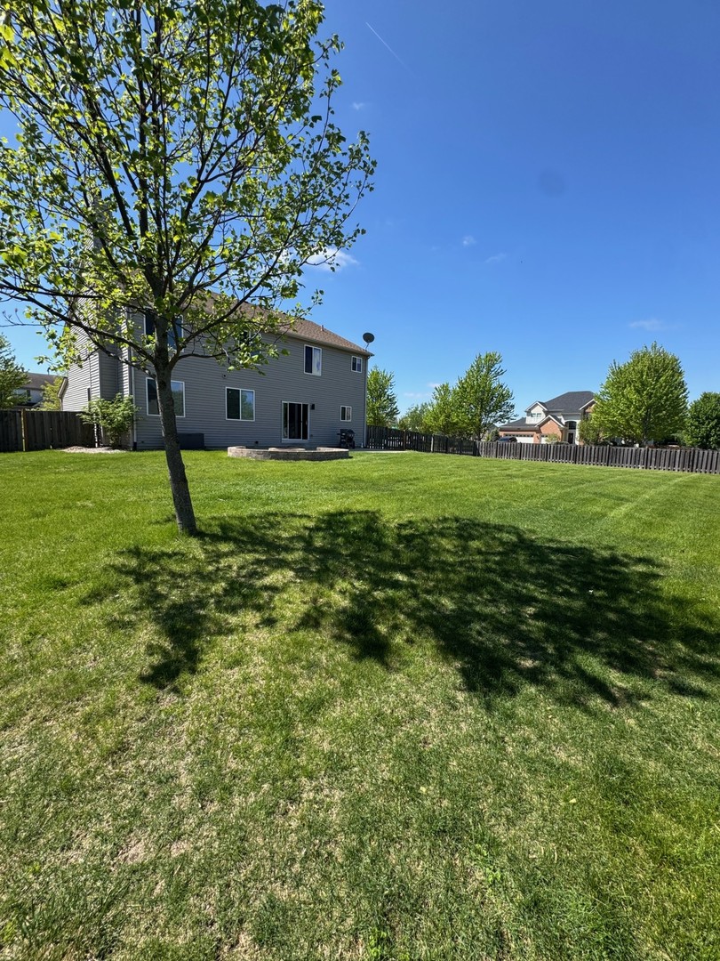 801 Parkside Lane, Yorkville, IL 60560